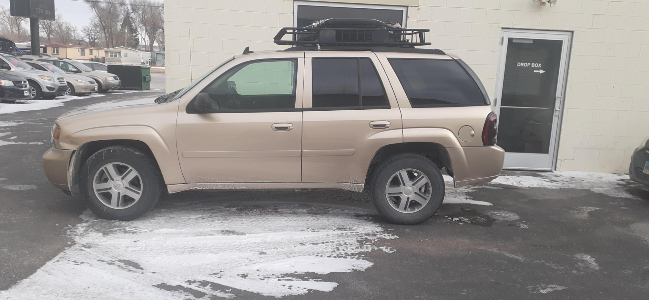 2007 Chevrolet TrailBlazer LS1 4WD (1GNET13M672) with an 5.3L V8 OHV 16V engine, 4-Speed Automatic Overdrive transmission, located at 2015 Cambell Street, Rapid City, SD, 57701, (605) 342-8326, 44.066433, -103.191772 - CARFAX AVAILABLE - Photo #0